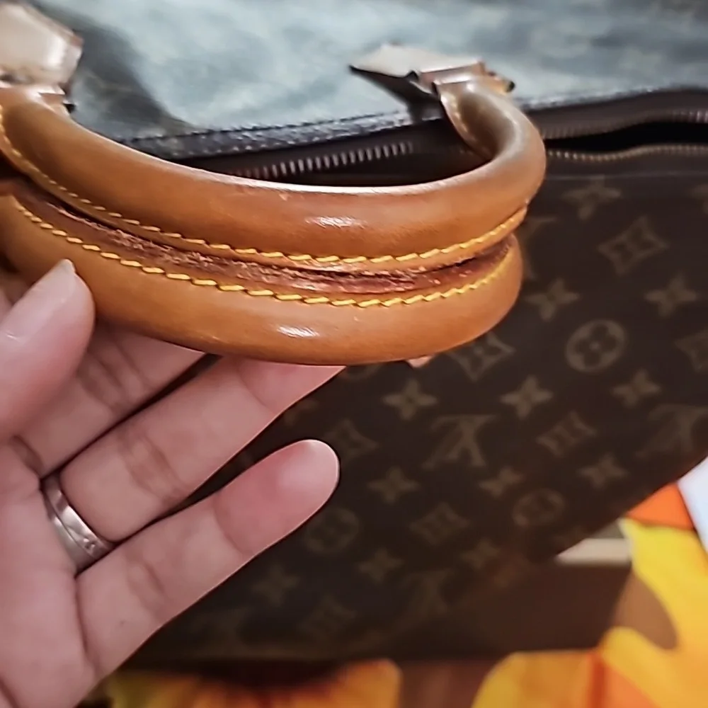 Louis Vuitton Speedy 45 Handbag - Picture 11 of 16